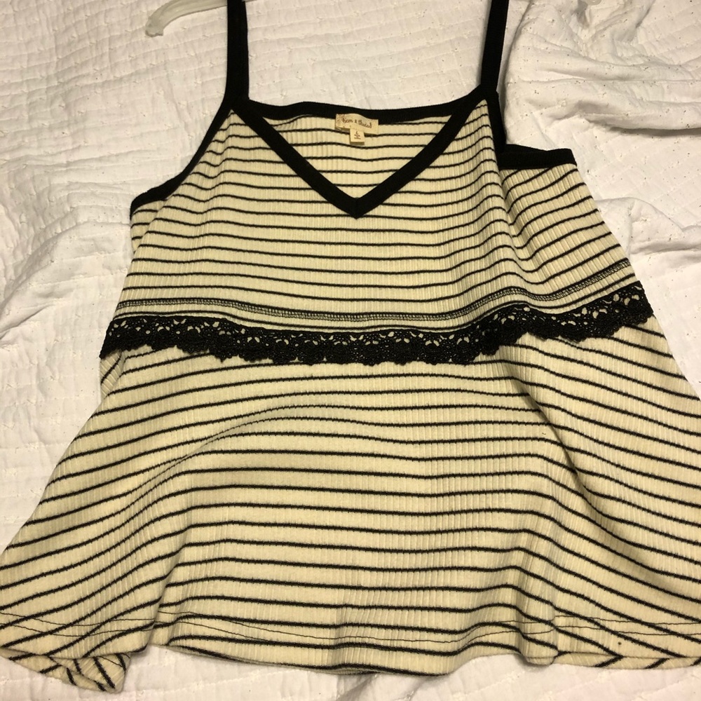Cute flowy, shorter tank, SZ large